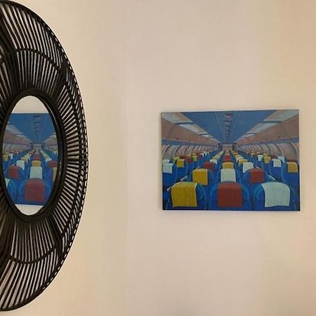Le Studio De L'Artiste. Arles Luaran gambar